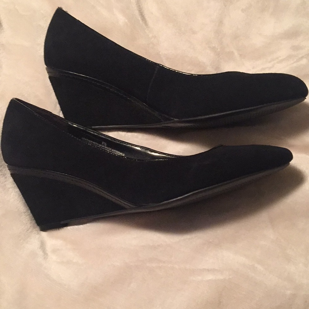 Shoes - Picture 2 of 4